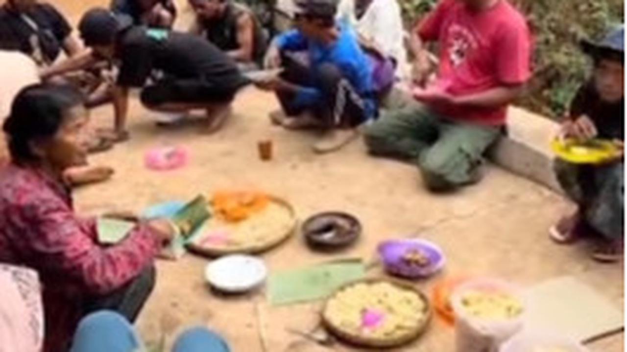Bawa Mobil Patwal ke Perkampungan