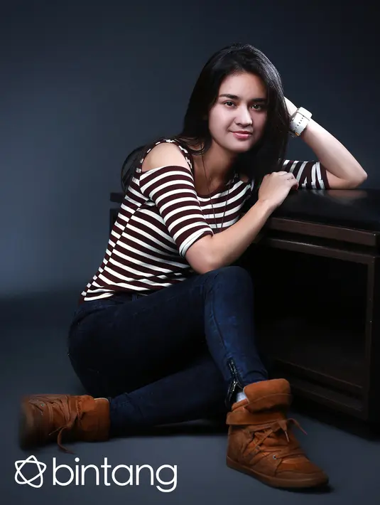 Pemeran Michelle Ziudith berharap bisa mengakhiri masa lajangnya, tiga atau empat tahun lagi. Ia tidak muluk-muluk untuk mencari calon pendampingnya nanti. (Deki Prayoga/Bintang.com)