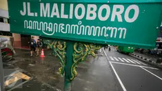 Kawasan pedestrian Malioboro telah bebas dari parkir kendaraan roda, Yogya, Jumat (8/4). Kini kawasan tersebut tampak lebih bersih dan rapi. (Liputan6.com/Boy Harjanto)