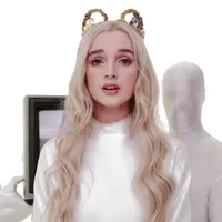 That Poppy, gadis menyeramkan ini ternyata punya sisi lucu.