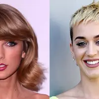 Perselisihan memang sempat terjadi antara Katy Perry dan Taylor Swift sejak beberapa waktu lalu. Lantaran lirik lagu, menimbulkan salah satu pihak merasa tersindir dan akhirnya saling membalas lewat lagu. (AFP)