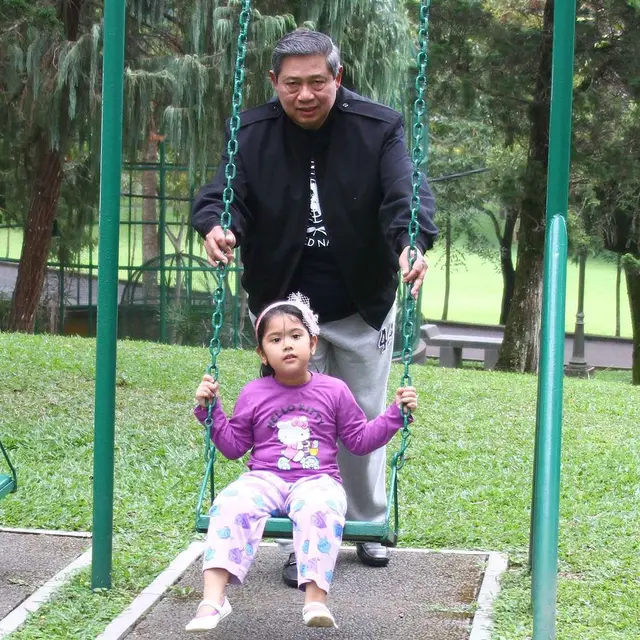 Foto-foto Kebersamaan SBY Bareng Almira, Masih Bayi Sampai Kini Beranjak Remaja