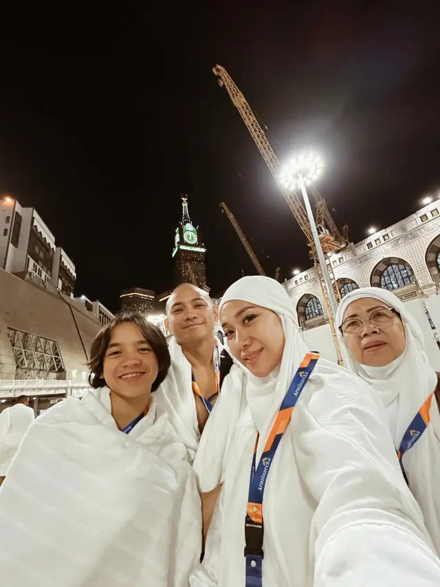Potret Bunga Citra Lestari, Noah Sinclair dan Tiko Aryawardhana Jalani Umroh