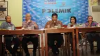 Pengurus Harian YLKI Tulus Abadi, Direktur Pelayanan BPJS Fajriadinur, Moderator, Anggota Komisi IX DPR RI Irma Suryani , Direktur YPKKI Marius Widjajarta saat diskusi ‘Mau Sehat kok Repot', Jakarta, Sabtu (21/3/2015). (Liputan6.com/Helmi Afandi) 