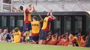 Sejulah pemain Timnas Spanyol U-17 tampak kecewa karena tertinggal 0-1 dari Jerman U-17. (Bola.com/M Iqbal Ichsan)