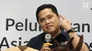 Ketua Umum Inasgoc, Erick Thohir saat jumpa pers peluncuran album Asian Games 2018 di Stadion Akuatik, Jakarta, Jumat (13/7). Terdapat 13 judul lagu yang terkumpul dalam album Asian Games 2018. (Liputan6.com/Herman Zakharia)