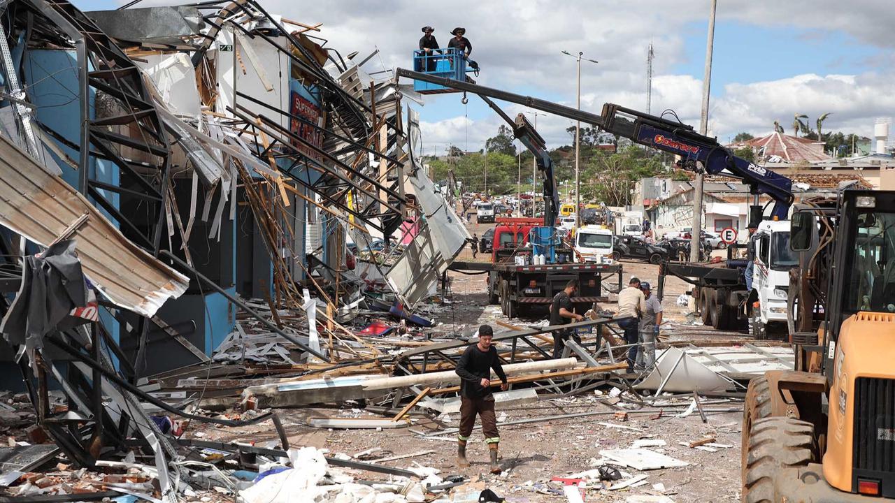 FOTO: Tornado Dahsyat Hantam Brasil Selatan, Enam Tewas dan Ratusan Luka-Luka