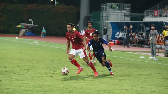 Striker Timnas Indonesia, Ezra Walian ketika melawan Kamboja di Piala AFF 2020.