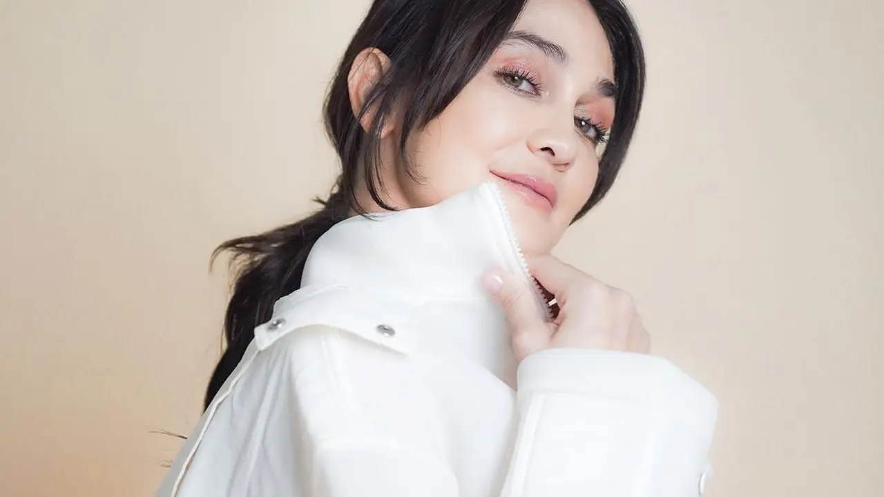 Potret Luna Maya (Sumber: Instagram/@lunamaya)