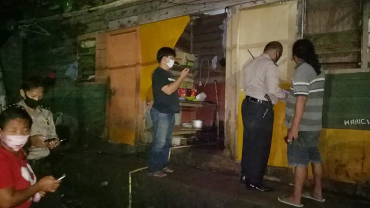 Jenazah korban dibawa ke Rumah Sakit Bhayangkara Manado, sekitar pukul 23.55 Wita.