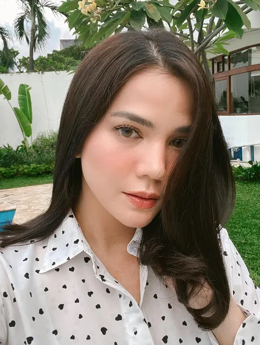 Selasa (31/3/2020), Alice mengunggah sebuah video singkat dan menceritakan dirinya yang sempat mengalami telat datang bulan. Untuk memastikannya, Alice pun menyakinkannya dengan memeriksakannya menggunakan test pack. (Instagram/alicenorin)