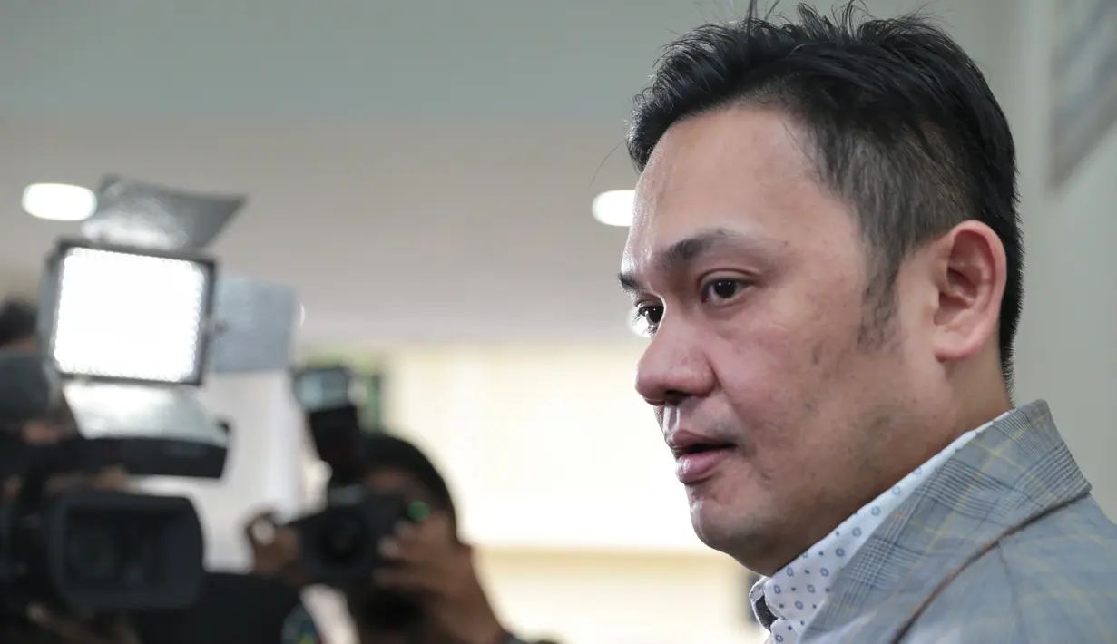 "Buat Hotman dan Sunan Kalijaga nggak usah pamer-pamer harta saya sarankan, nanti muak orang sama kalian. Yang paling kaya itu yang paling banyak beramal,"ujarnya di bilangan Kapten Tendean, Jakarta Selatan, Selasa (30/1/2018). (Adrian Putra/Bintang.com)