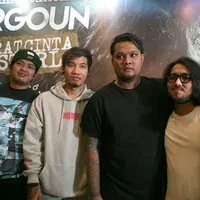 Album kompilasi Surat Cinta Untuk Starla berisi 10 lagu karya-karya terbaik Virgoun. Selain itu, tiga lagu dalam albumnya akan menjadi soundtrack film Surat Cinta Untuk Starla yang diproduksi Screenplay Film dan Legacy Pictures. (Nurwahyunan/Bintang.com)