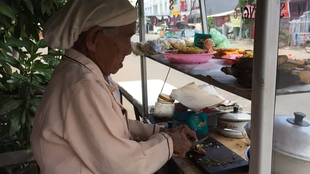 Perjalanan Nenek 106 Tahun Berjualan Keliling dari Zaman Belanda