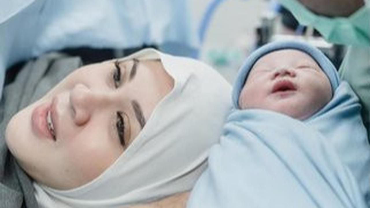 Potret Detik-detik Kesha Ratuliu Melahirkan Anak Ketiga, Bayi Laki-laki Ganteng - Langsung Umumkan Nama