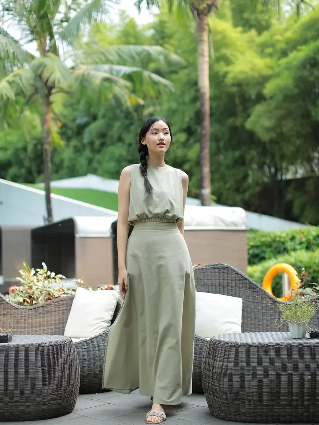 wanita agustus tampak berani