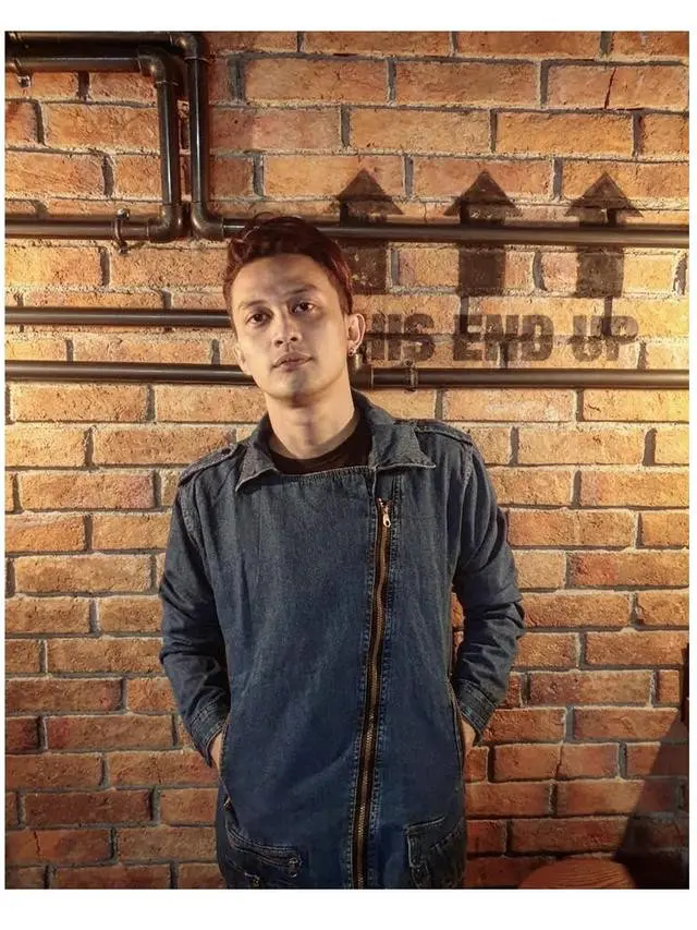 Selain berbakat dalam dunia akting, Adhi Pawitra juga menekuni minatnya untuk menjadi seorang DJ.