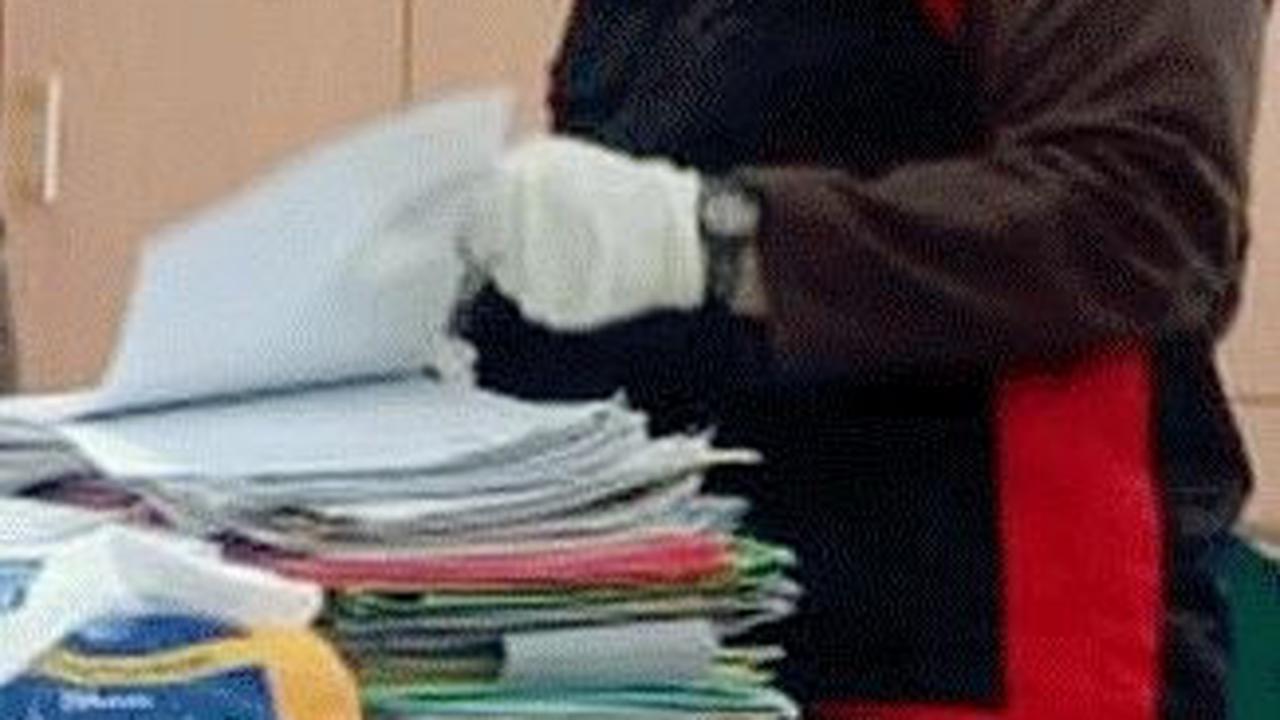 Sebelumnya, Senin(26/6), jaksa penyidik juga menggeledah ruang kerja Lurah Caturtunggal.