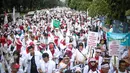 Ratusan dokter yang tergabung dalam Ikatan Dokter Indonesia (IDI) melakukan aksi unjuk rasa di Ibu Kota hari ini, Senin (24/10). Demo itu untuk menuntut pemerintah agar membatalkan Program Dokter Layanan Primer (DLP). (Liputan6.com/Faizal Fanani)