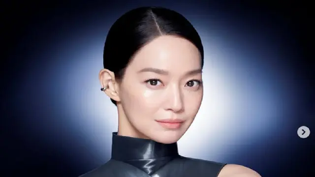 Shin Min Ah dan Kim Woo Bin Bagi-bagi Sekotak Produk Brand Kecantikan Mewah Sebagai Suvenir Pernikahan