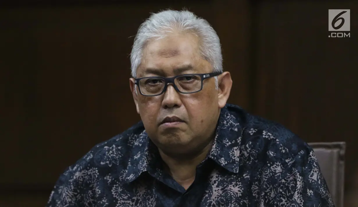 Terdakwa dugaan suap anggota Komisi I DPR 2014-2019 Fayakhun Andriadi terkait penambahan anggaran untuk pengadaan proyek satelit monitoring dan drone Bakamla, Erwin Syaaf Arief saat menjalani sidang lanjutan di Pengadilan Tipikor, Jakarta, Senin (5/8/2019). (Liputan6.com/Helmi Fithriansyah)