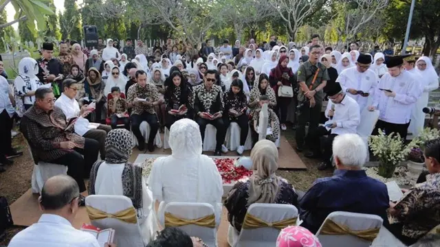 Momen SBY dan Keluarga Ziarah Makam Di Hari Ulang Tahun Ani Yudhoyono