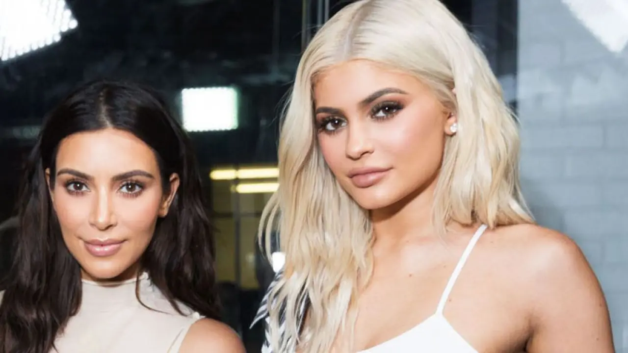 [Bintang] Kylie Jenner - Kim Kardashian