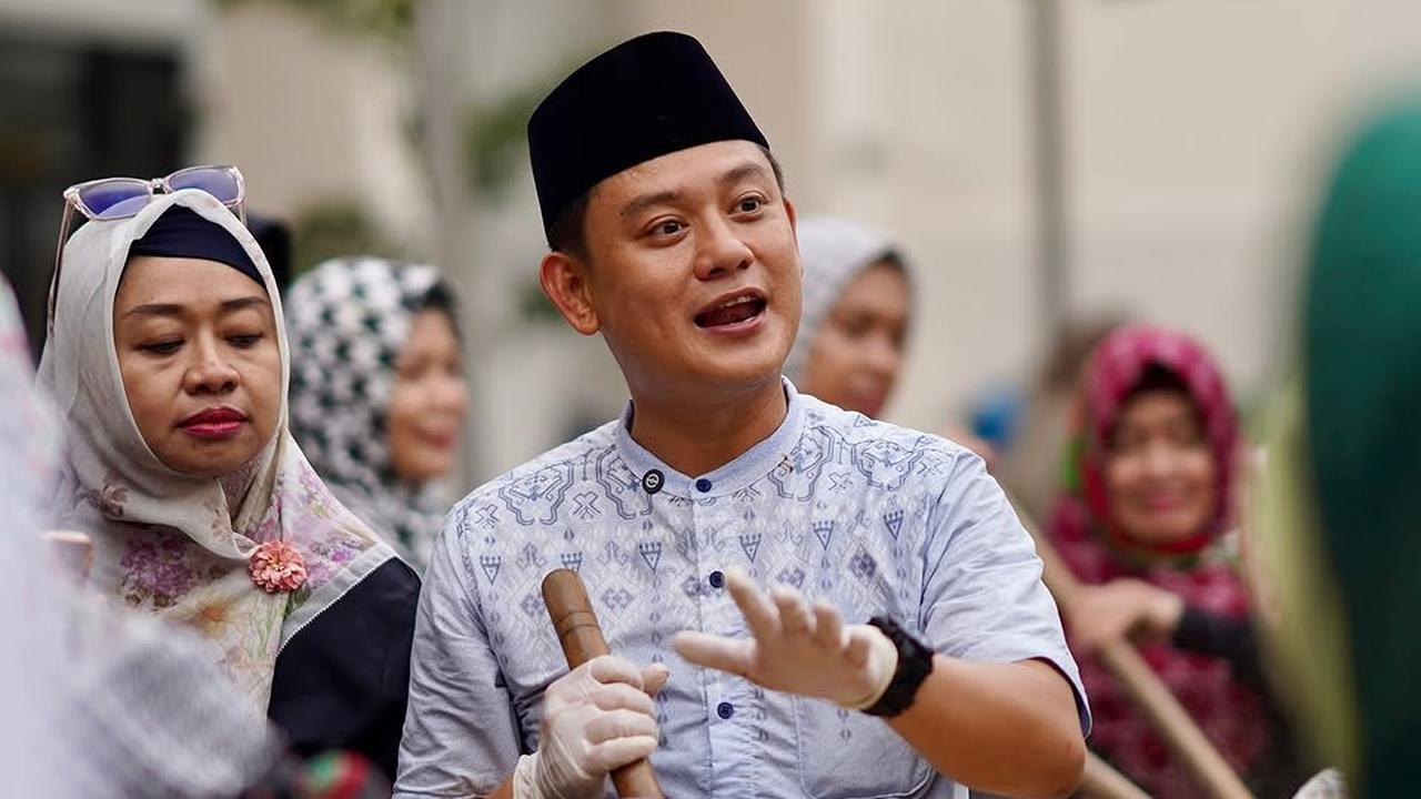 Bobon Santoso Tahan Tangis Usai Jadi Mualaf, Langsung Dipeluk Hangat Ustaz Derry Sulaiman