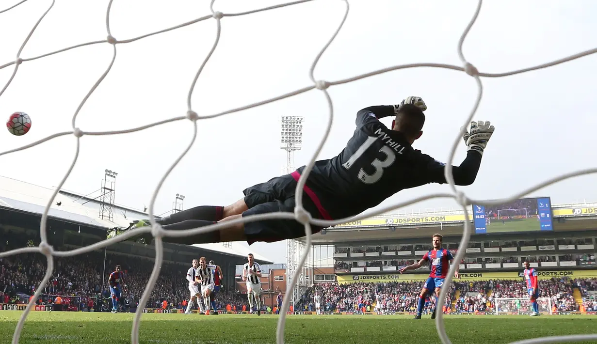  Yohan Cabaye mencetak gol kedua bagi Crystal Palace dari titik putih saat Laga Liga Inggris di Selhurst Park, London, Sabtu (3/10/2015). Crystal Palace menang 20 atas WBA. Action Images via Reuters / Matthew Childs  Livepic