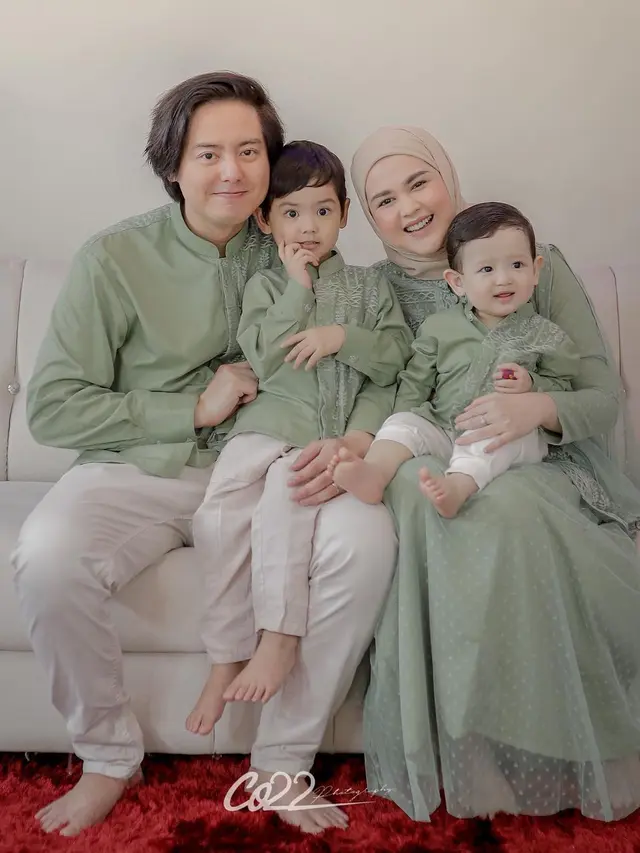 Keluarga Cut Meyriska & Roger Danuarta (Instagram/cutratumeyriska)