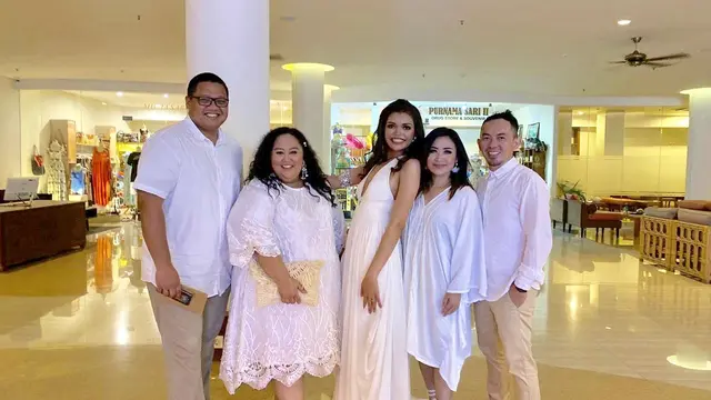 Wedding Goals! Rambu Piras Akhirnya Menggelar Pernikahan Manisnya di Bali