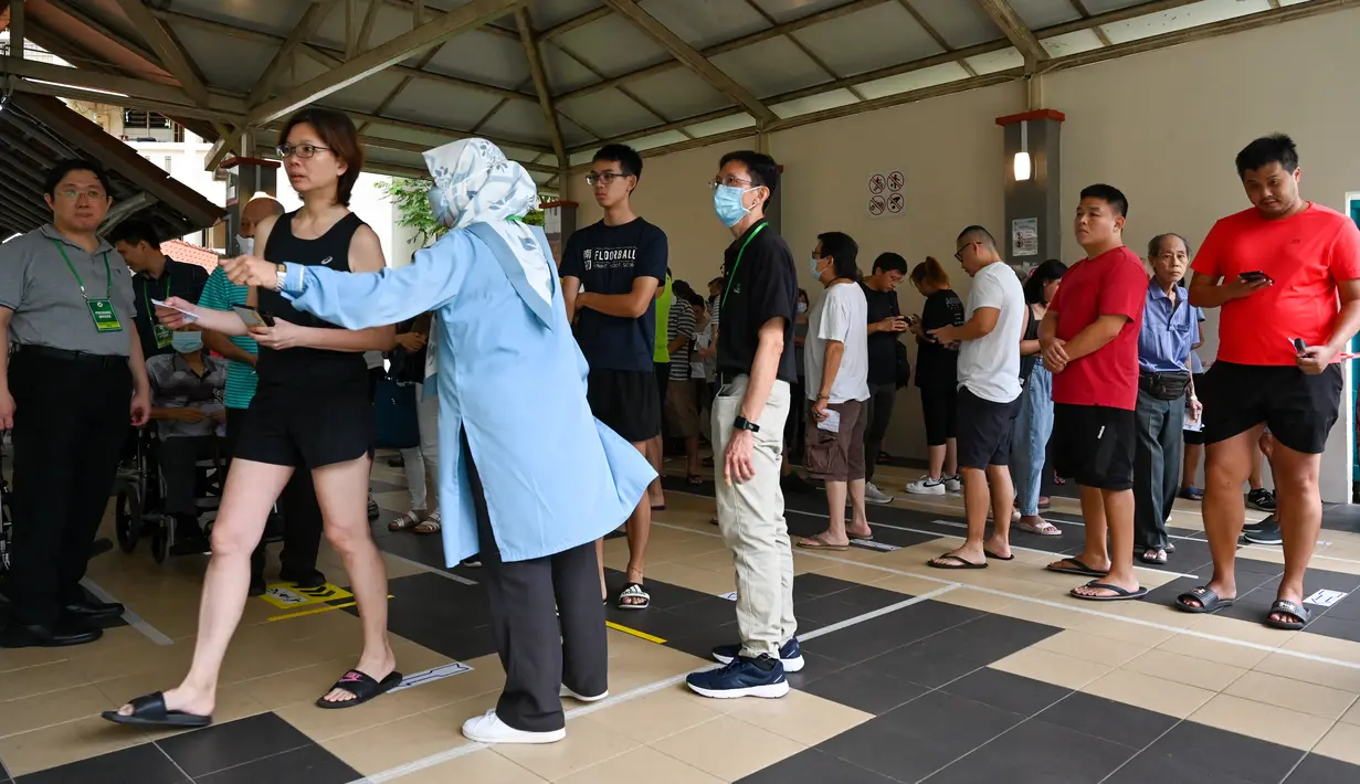 Lebih dari 2,7 juta orang akan menggunakan hak suara mereka untuk memilih Presiden ke-9 Singapura dari tiga calon presiden (capres) yang mencalonkan diri. (Roslan RAHMAN / AFP)