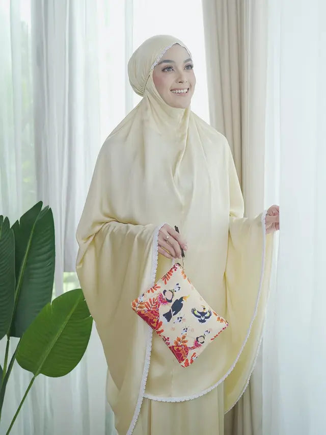 Mukena seri Nusantara Purak Barik karya Andya Kartika.