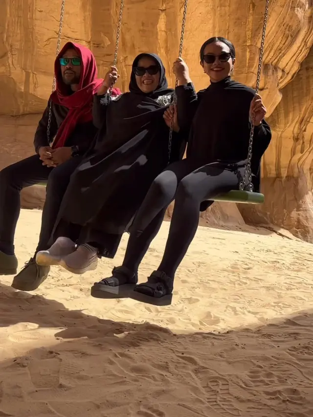 6 Gaya Yura Yunita Ngabuburit hingga Buka Puasa di Al Ula, Tampil Anggun Pakai Blus hingga Abaya