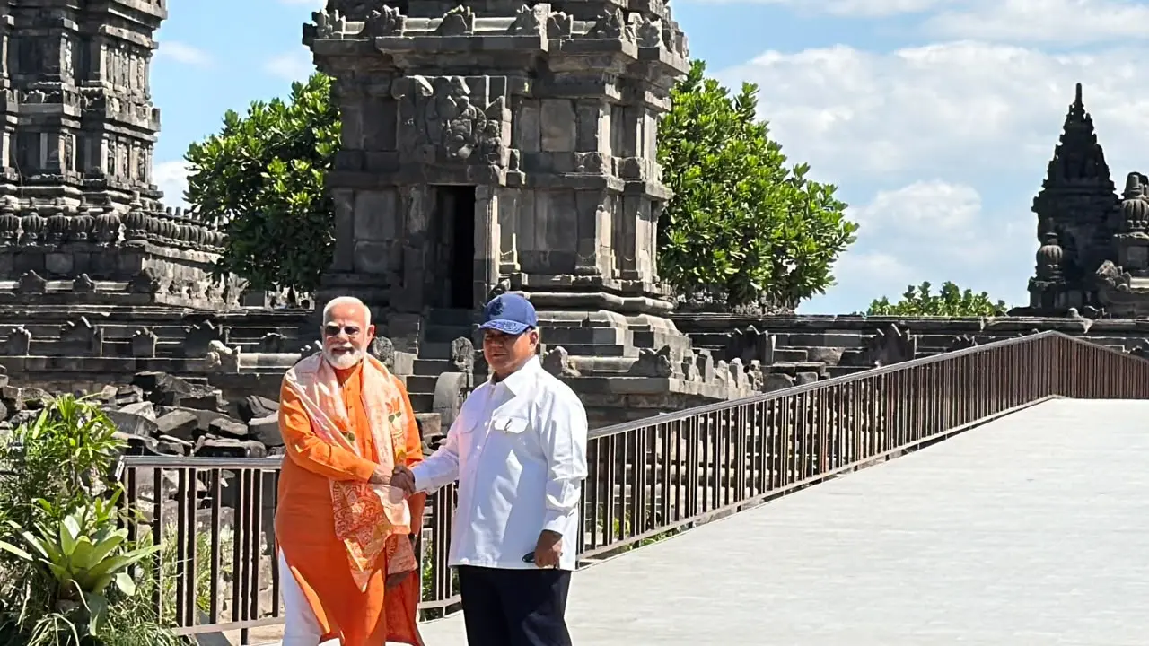 Presiden Prabowo dan PM India Modi tiba di kawasan Candi Prambanan. (Liputan6.com/Lizsa Egeham)