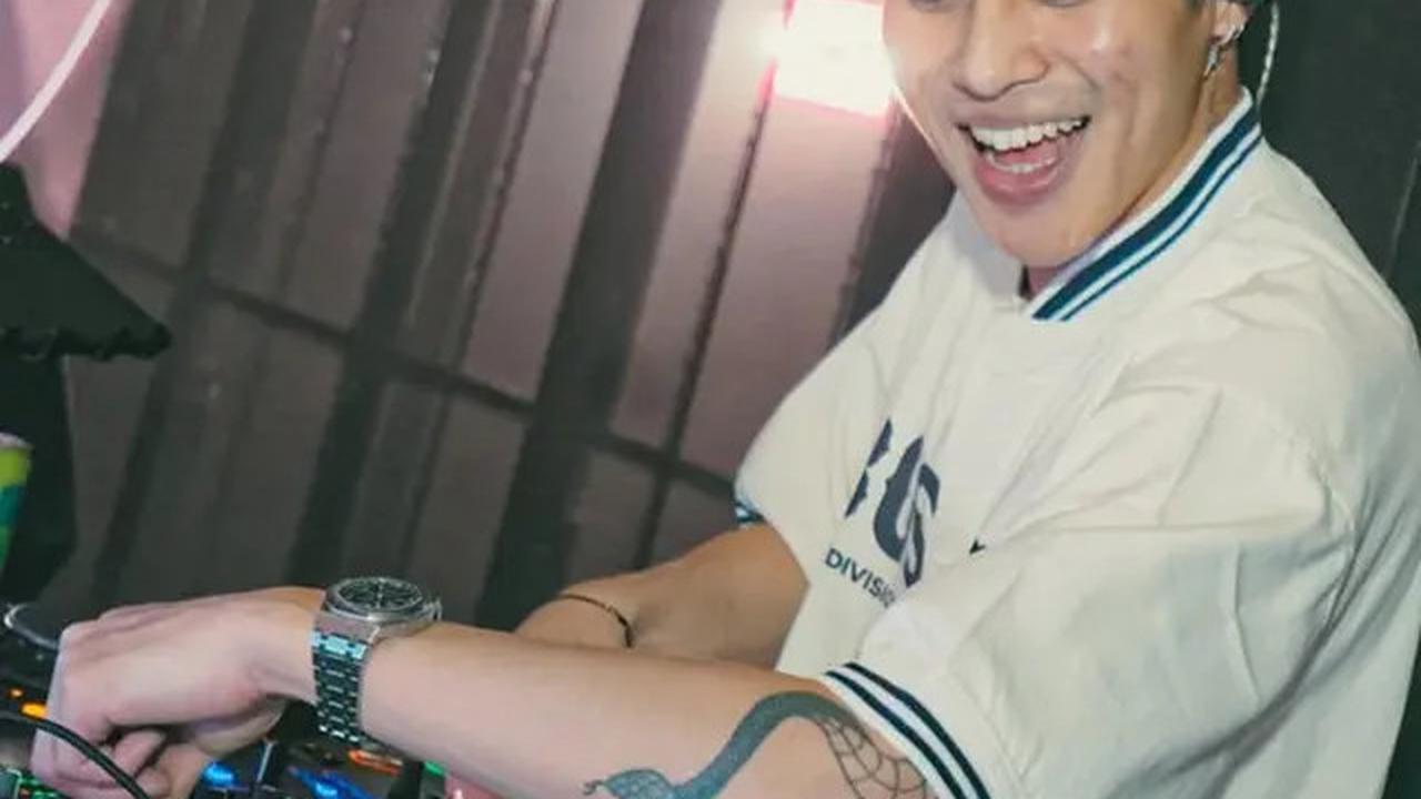 Gaya Rambut DJ Panda dengan Potongan Man Bun Undercut yang Jadi Ciri Khas