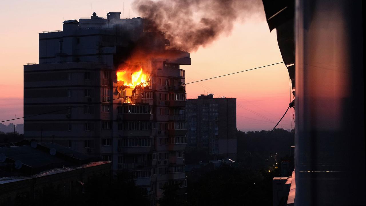 FOTO: Detik-Detik Drone Rusia Menyerang Gedung Bertingkat di Ukraina