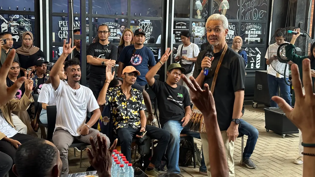 Calon presiden (capres) nomor urut tiga Ganjar Pranowo menampung berbagai aspirasi para milenial dan Gen-Z di Merauke, Papua Selatan, lewat dialog terbuka.