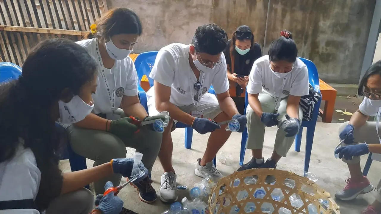 Pengolahan Daur Ulang Sampah Plastik di Desa Les, Buleleng, Bali