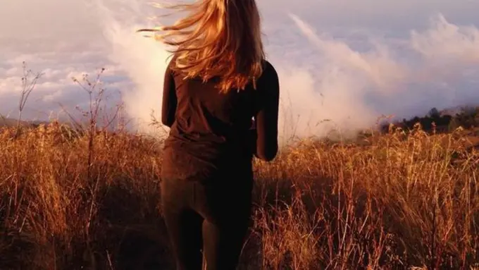 8 Gunung di Indonesia Ini Punya Padang Savana yang Memesona