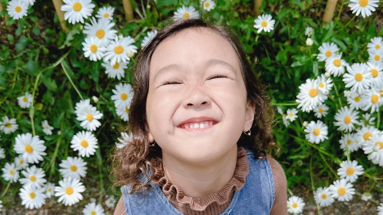 5 Potret Terbaru Rumi Anak Dian Pelangi yang Kini Tumbuh Besar, Punya Paras Cantik dan Gemesin!
