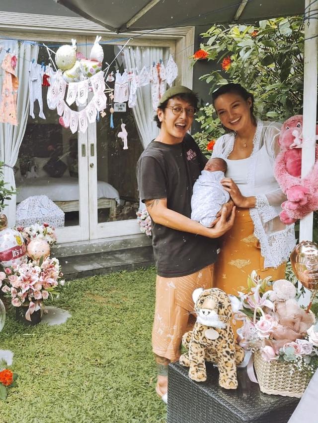 5 Momen Penyambutan Nadine Chandrawinata Usai Melahirkan, Dekorasinya Meriah