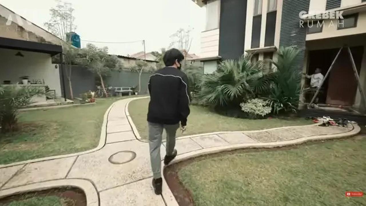 7 Potret Teras Depan Rumah Narji yang Elegan dan Hangat