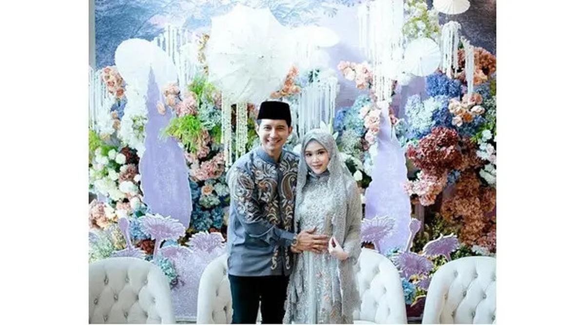 6 Potret Gender Reveal dan Tasyakuran 4 Bulan Kehamilan Istri Chand Kelvin