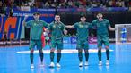 Para pemain Timnas Futsal Indonesia merayakan gol ketiga timnya ke gawang Vietnam dalam laga perempat final Piala Asia Futsal 2026 di Indonesia Arena, Senayan, Jakarta, Selasa (03/02/2026). (Bola.com/Bagaskara Lazuardi)