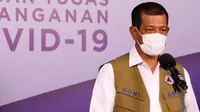 Ketua Satuan Tugas Penanganan COVID-19 Doni Monardo mengingatkan COVID-19 dapat menjadi mesin pembunuh bagi mereka yang masuk kategori usia lanjut saat konferensi pers di Graha BNPB, Jakarta, Sabtu (14/11/2020). (Tim Komunikasi Satgas COVID-19)