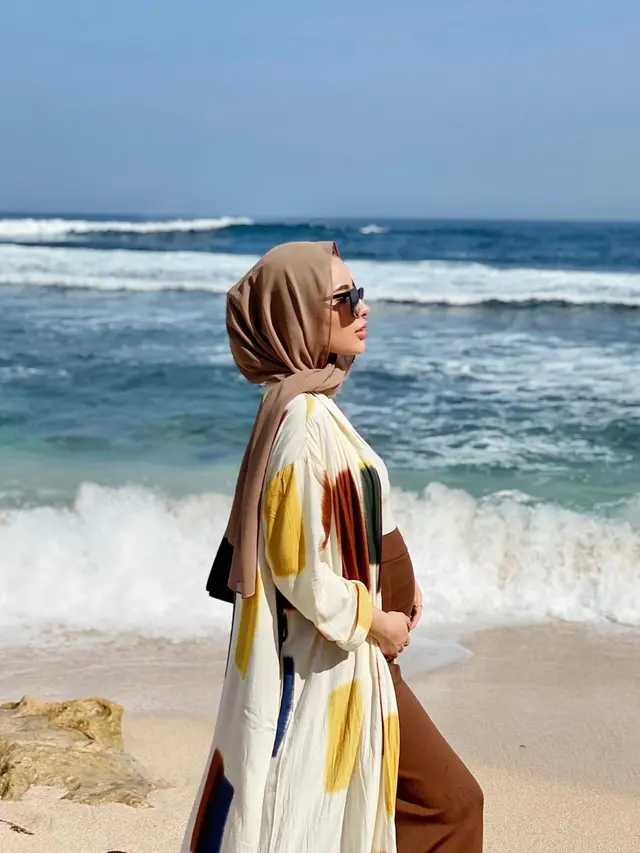 Usia Kehamilan 8 Bulan, Ini 6 Potret Aghnia Punjabi Pamer Baby Bump