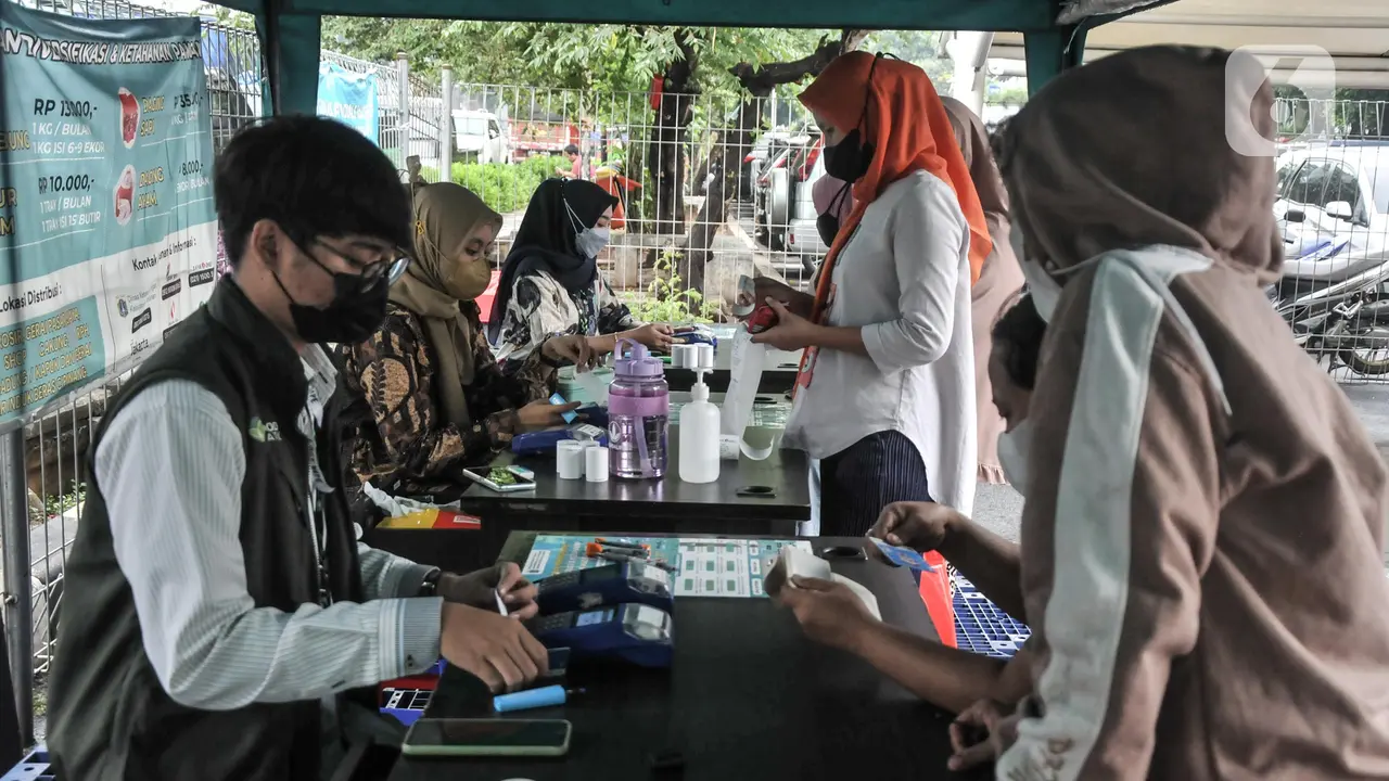 Antusias Warga Serbu Pasar Pangan Bersubsidi