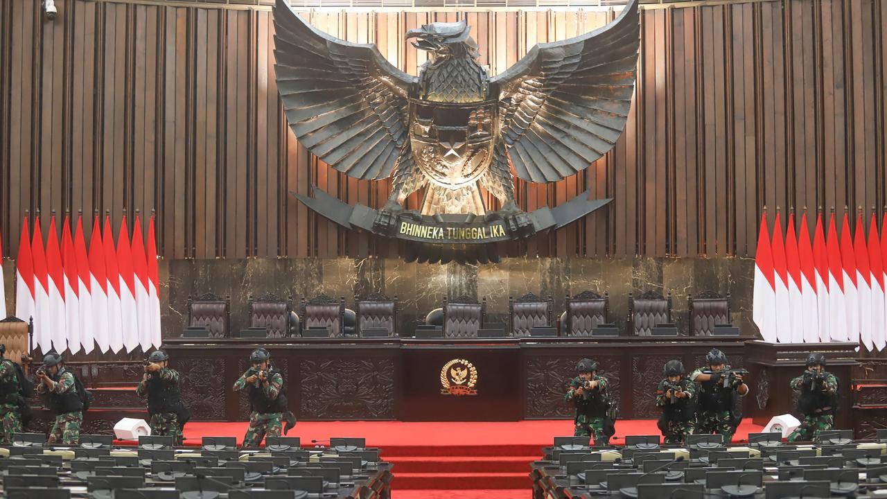 Barisan prajurit TNI amankan Gedung DPR jelang pelantikan Prabowo