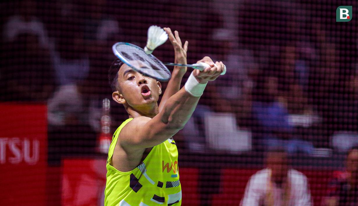 <p>Pebulu tangkis tunggal putra Indonesia, Alwi Farhan berusaha menerima kok dari wakil Korea Selatan, Jeon Hyeok-jin pada babak kualifikasi Indonesia Masters 2025 yang berlangsung di Istora Senayan, Jakarta, Selasa (21/01/2025). (Bola.com/Bagaskara Lazuardi)</p>